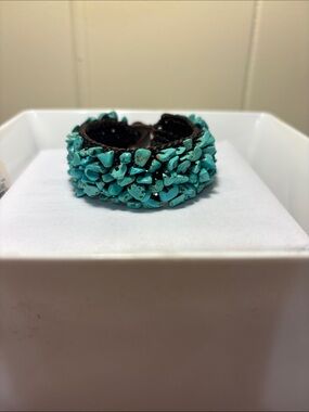 NWOT Artisan-Crafted Turquoise Chip Macramé Cuff Bracelet - Boho Button Clasp